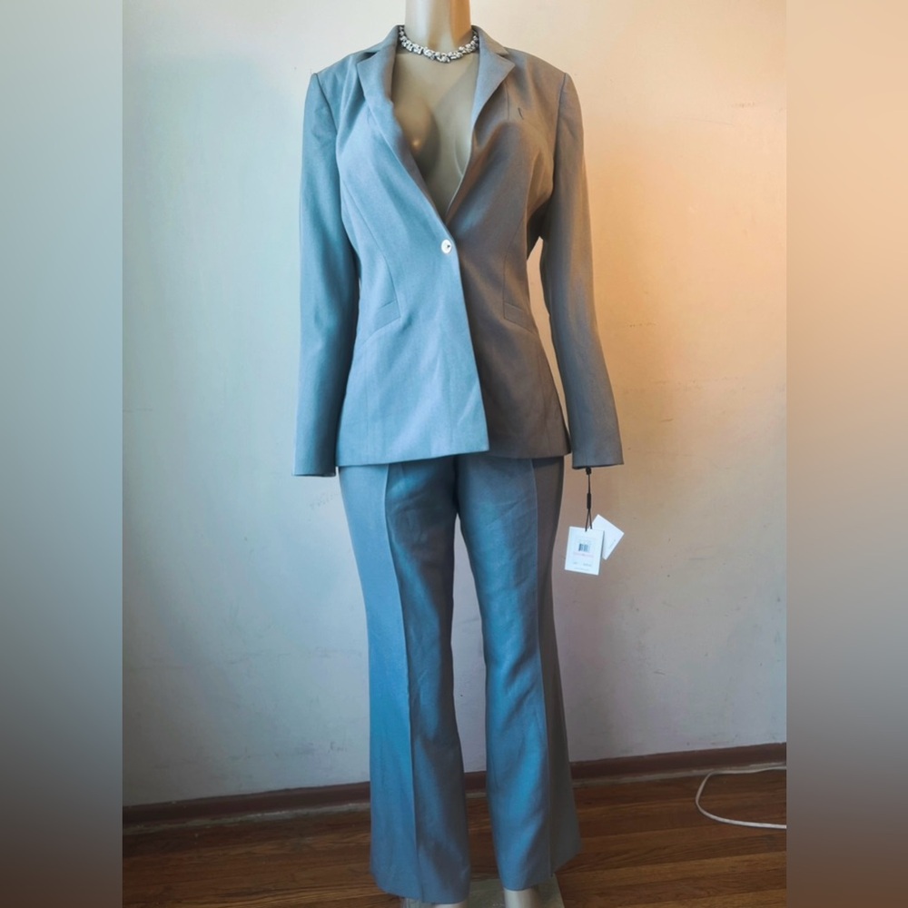 NWT Retail $280 Grey Calvin Klein Women’s 2 Piece Set!